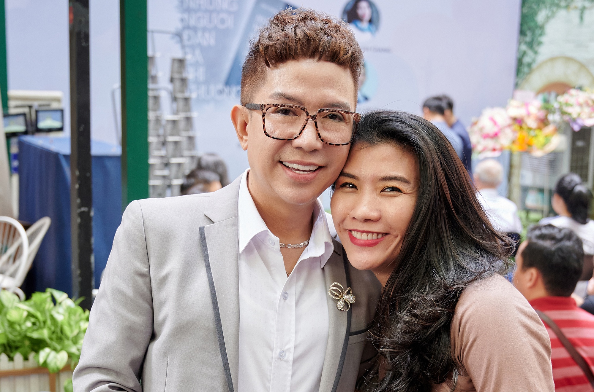 Ra mat sach 'Nhung nguoi dan ba phi thuong' hinh anh