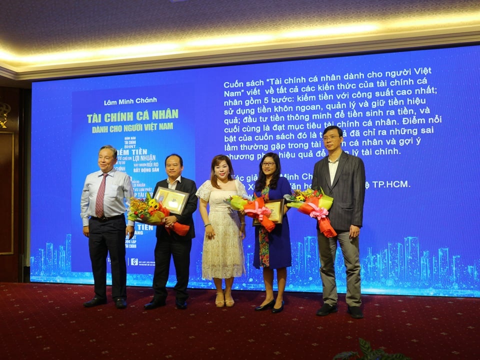 10 sach dang doc anh 1