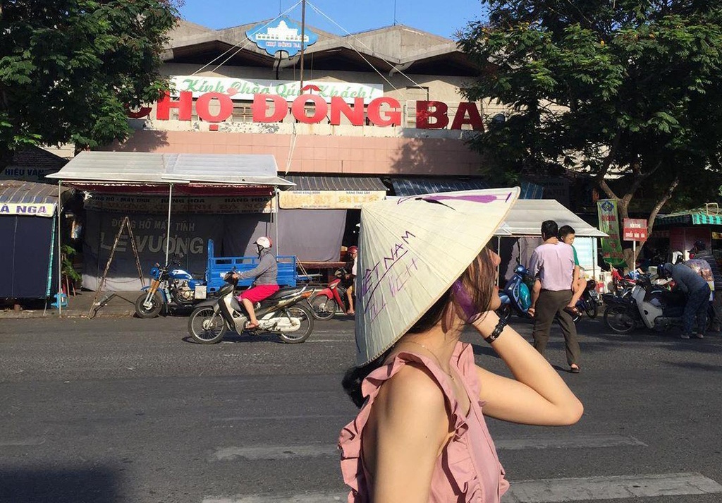 Nguoi dan ba khong bao gio noi ‘khong’ hinh anh