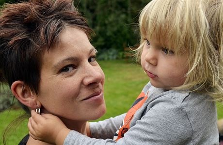 Nguoi me don than kiem tim hanh phuc hinh anh