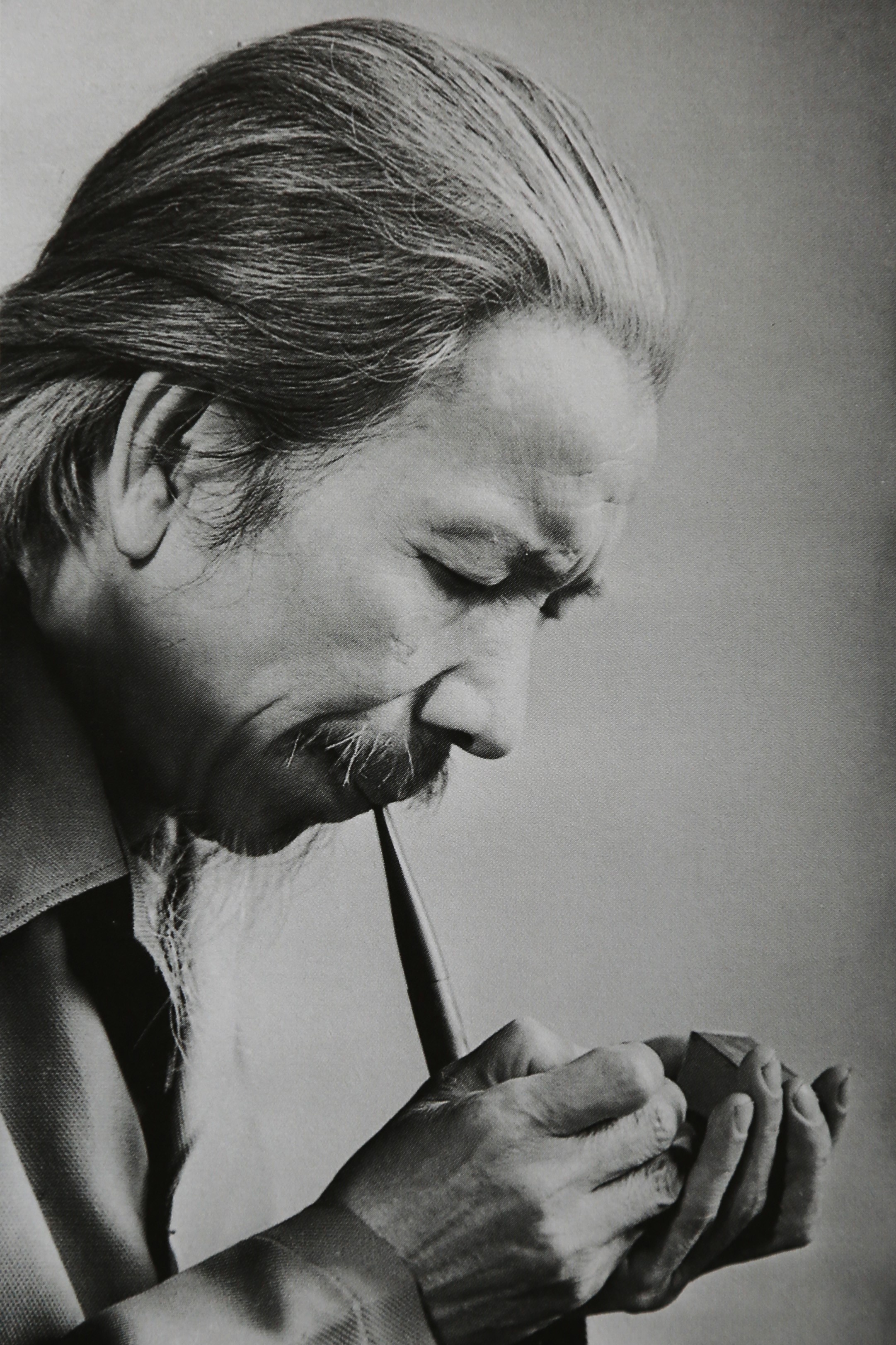 Sach "Van nghe & Khang chien qua ong kinh cua Tran Van Luu" anh 2