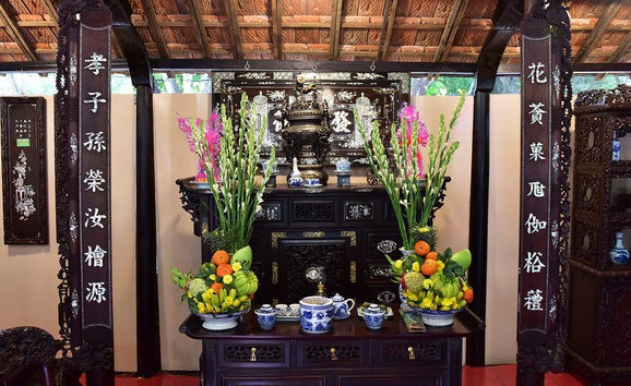 Ban tho gia tien ngay Tet hinh anh