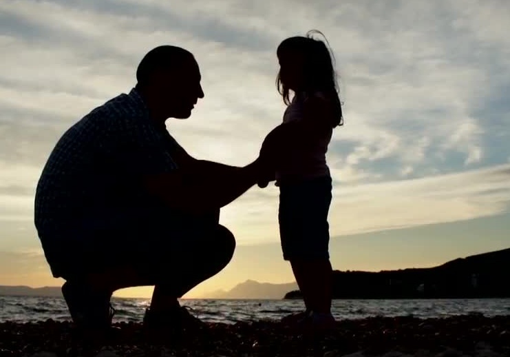 Con xinh tuoi nu cuoi ngay moi hinh anh