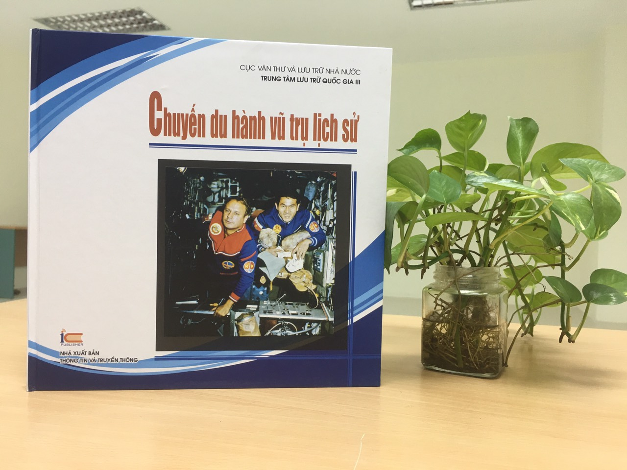 Chuyen du hanh vu tru lich su anh 1