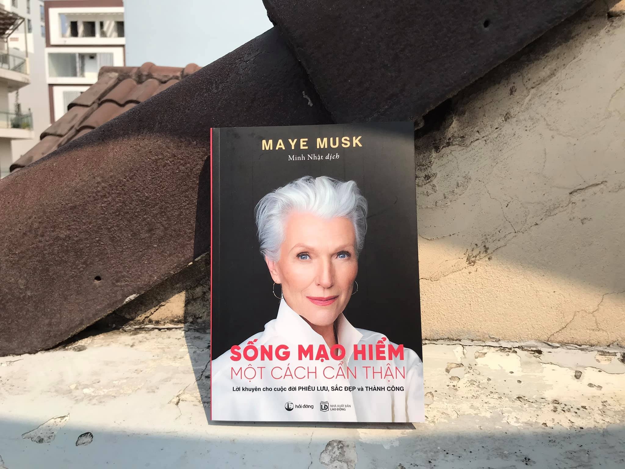 Sach cua me ty phu Elon Musk anh 1