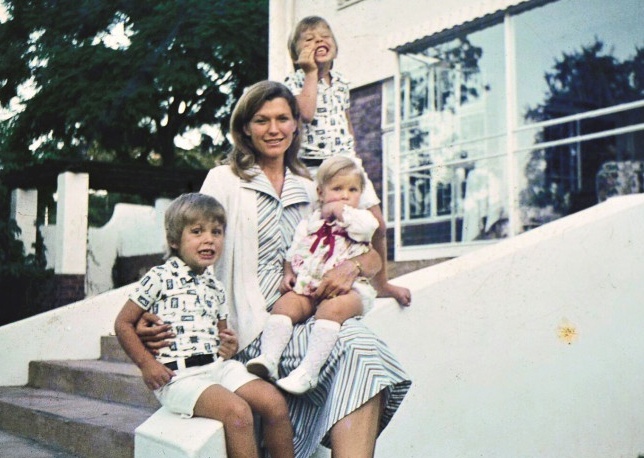 Me ty phu Elon Musk chia se bi quyet nuoi day con thanh tai hinh anh