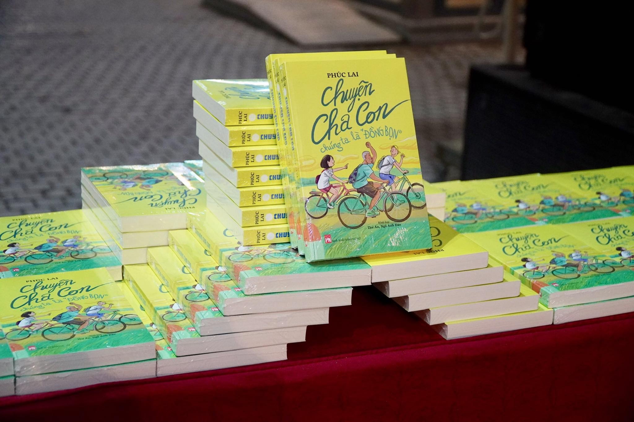 Chuyen cha con chung ta la dong bon anh 1