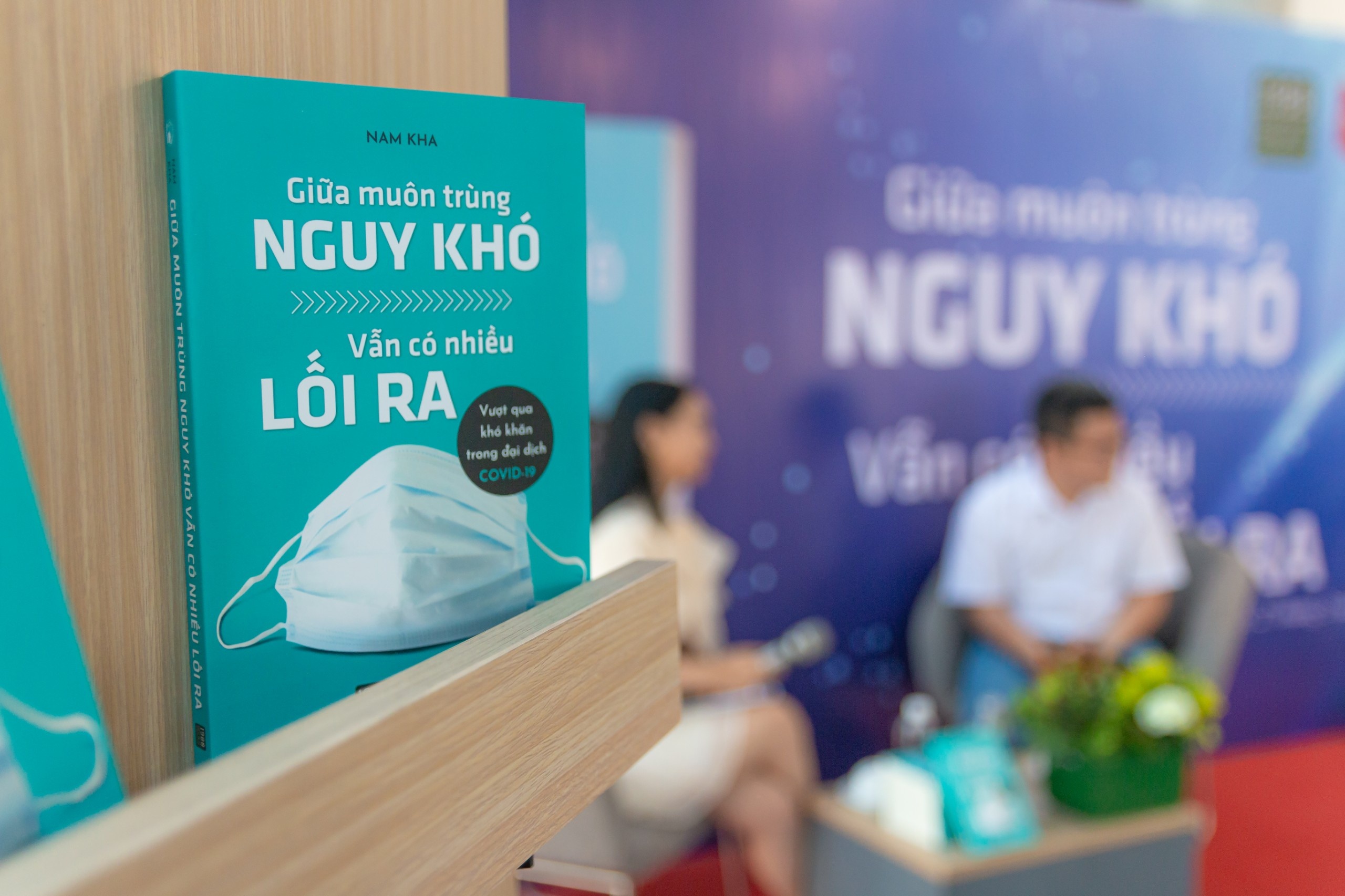 Tac gia Nam Kha chia se cach nam bat co hoi trong dai dich Covid-19 hinh anh