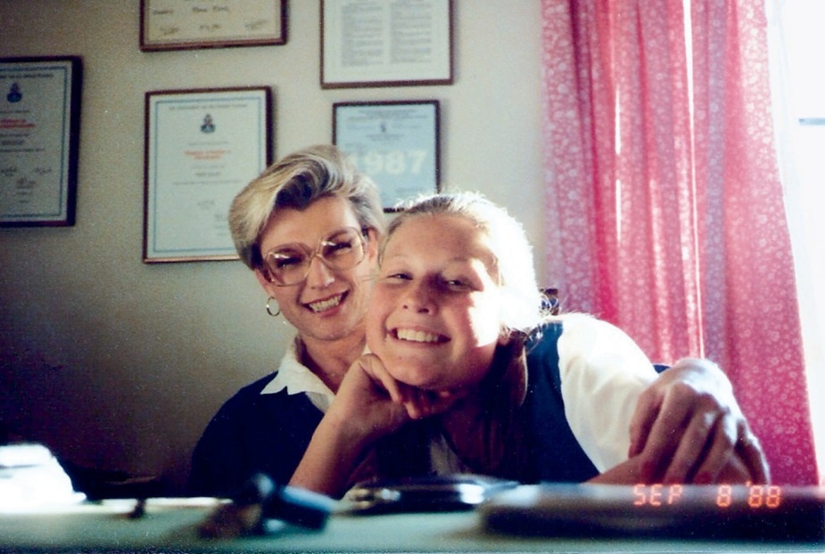 Nguoi me cham chi cua Elon Musk hinh anh