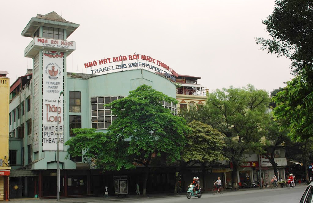 Rap chieu bong Hoa Binh va mot thoi hinh anh