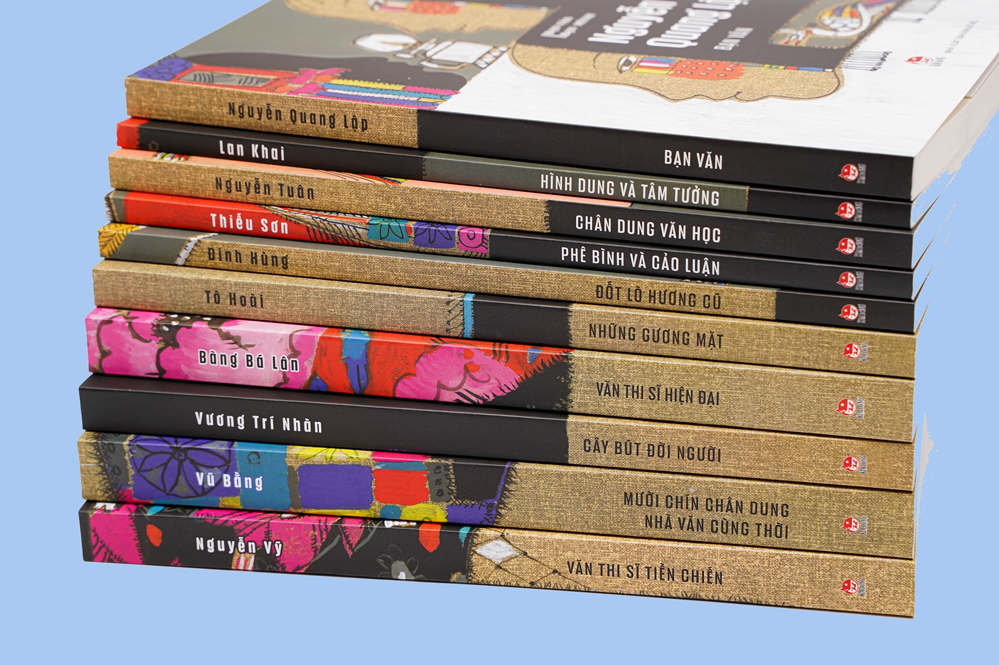 Bo sach ve chan dung nha van Viet hinh anh