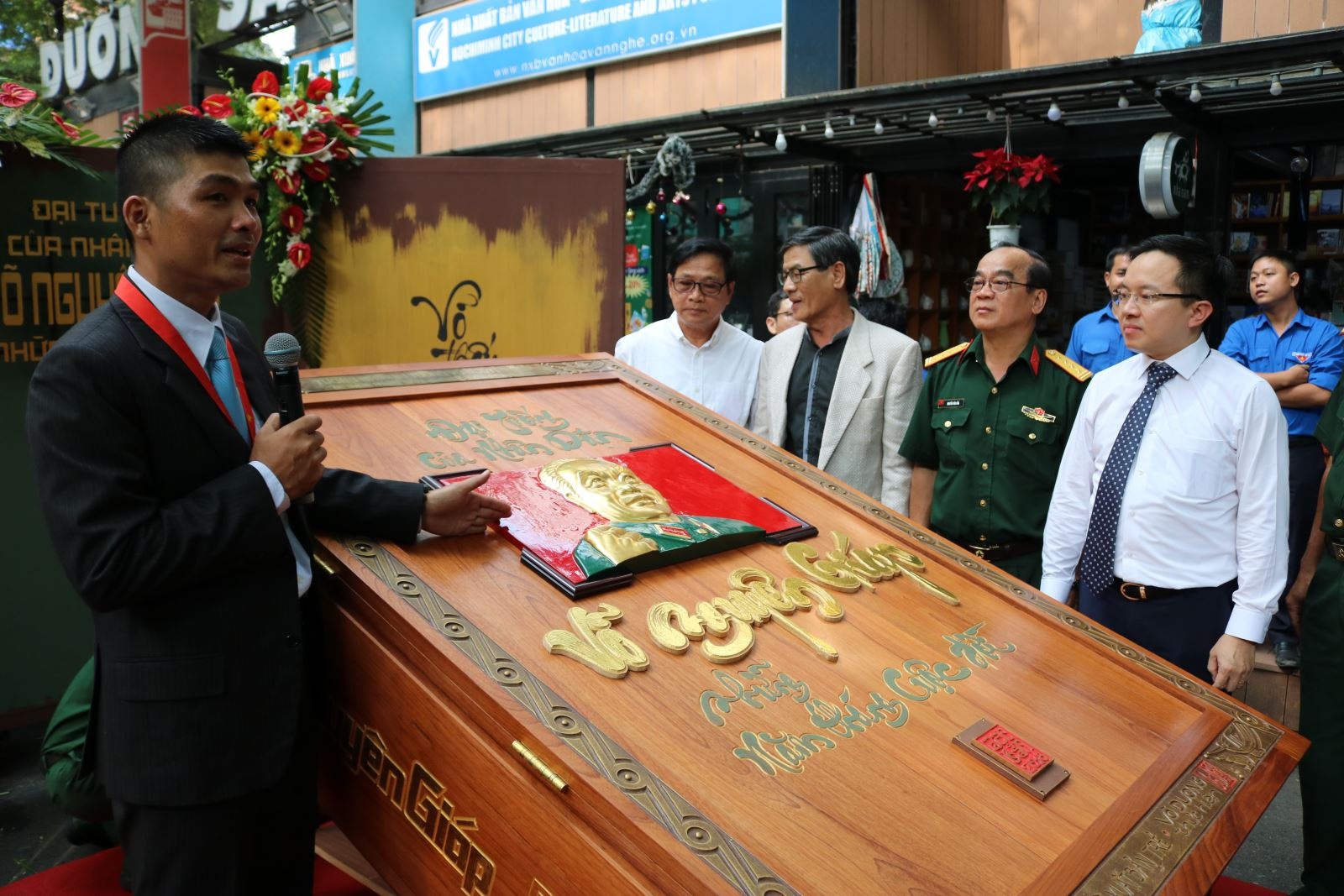 Sach xac lap ky luc anh 1