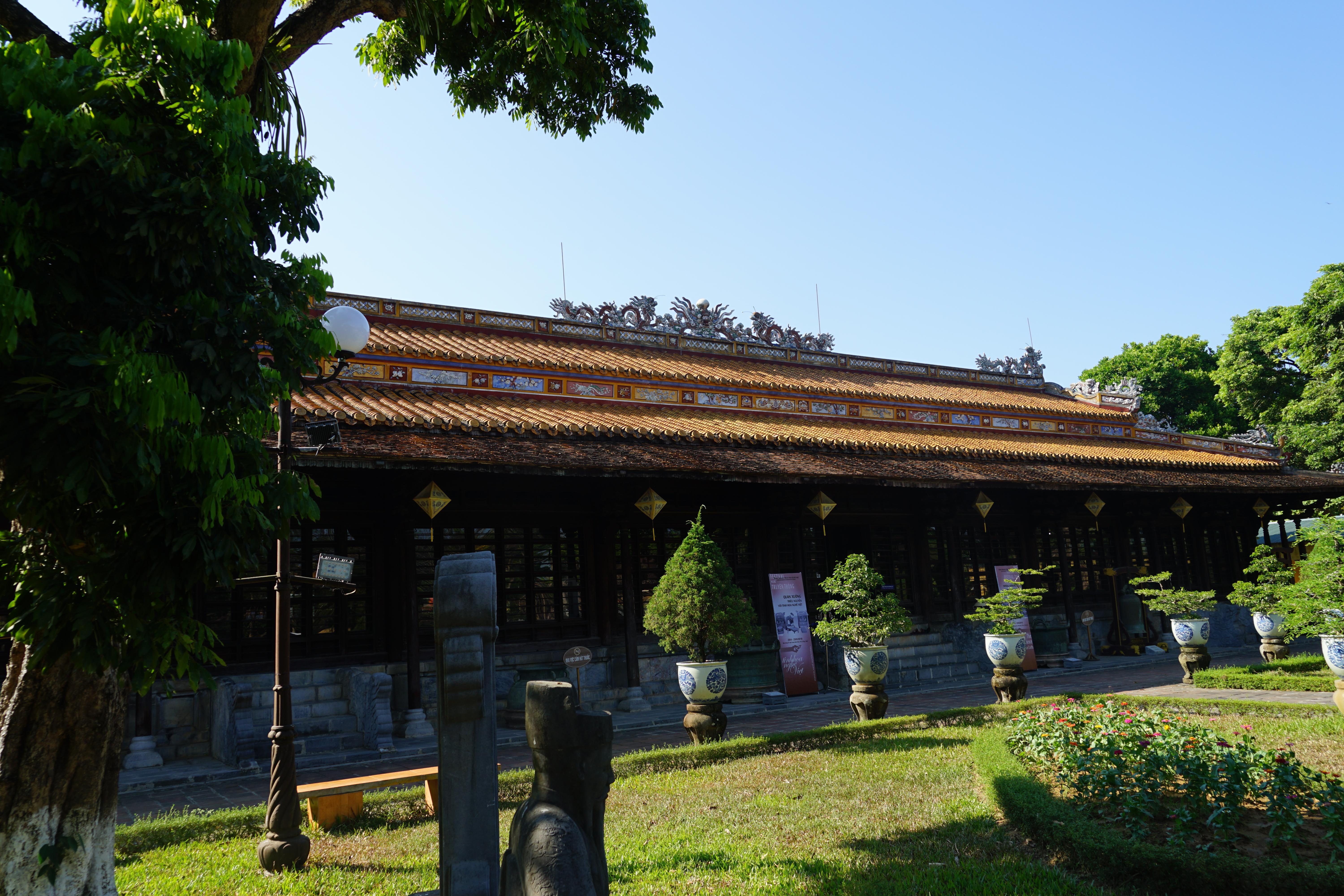 Co vat trieu Nguyen anh 2