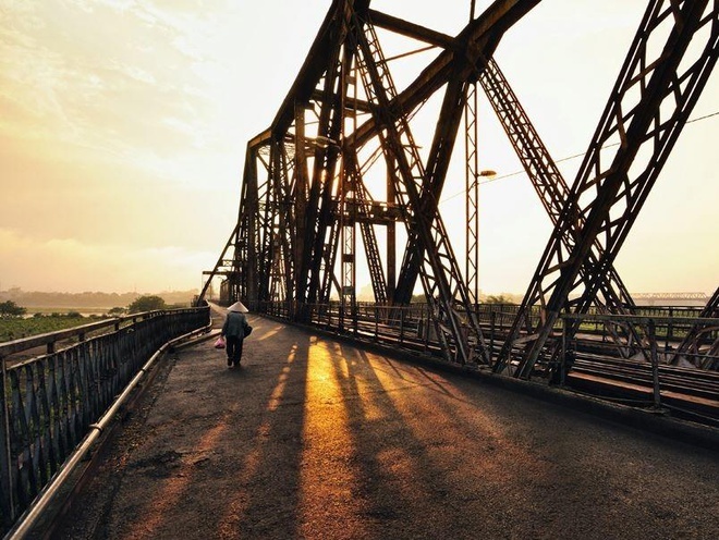 Dieu it biet ve cau Long Bien hinh anh