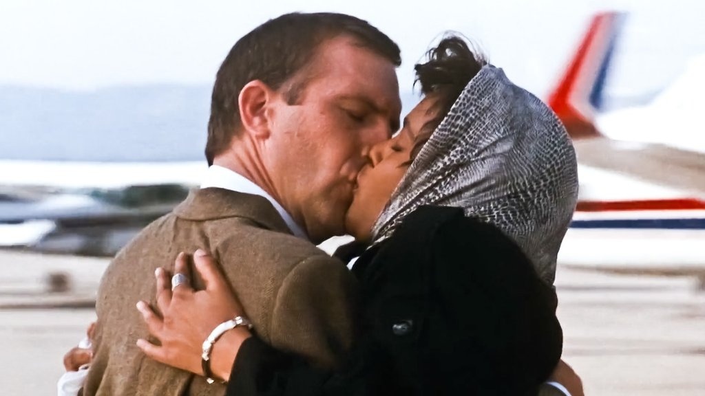 Kevin Costner chi muon dong cung Whitney Houston trong phim 'Ve si' hinh anh