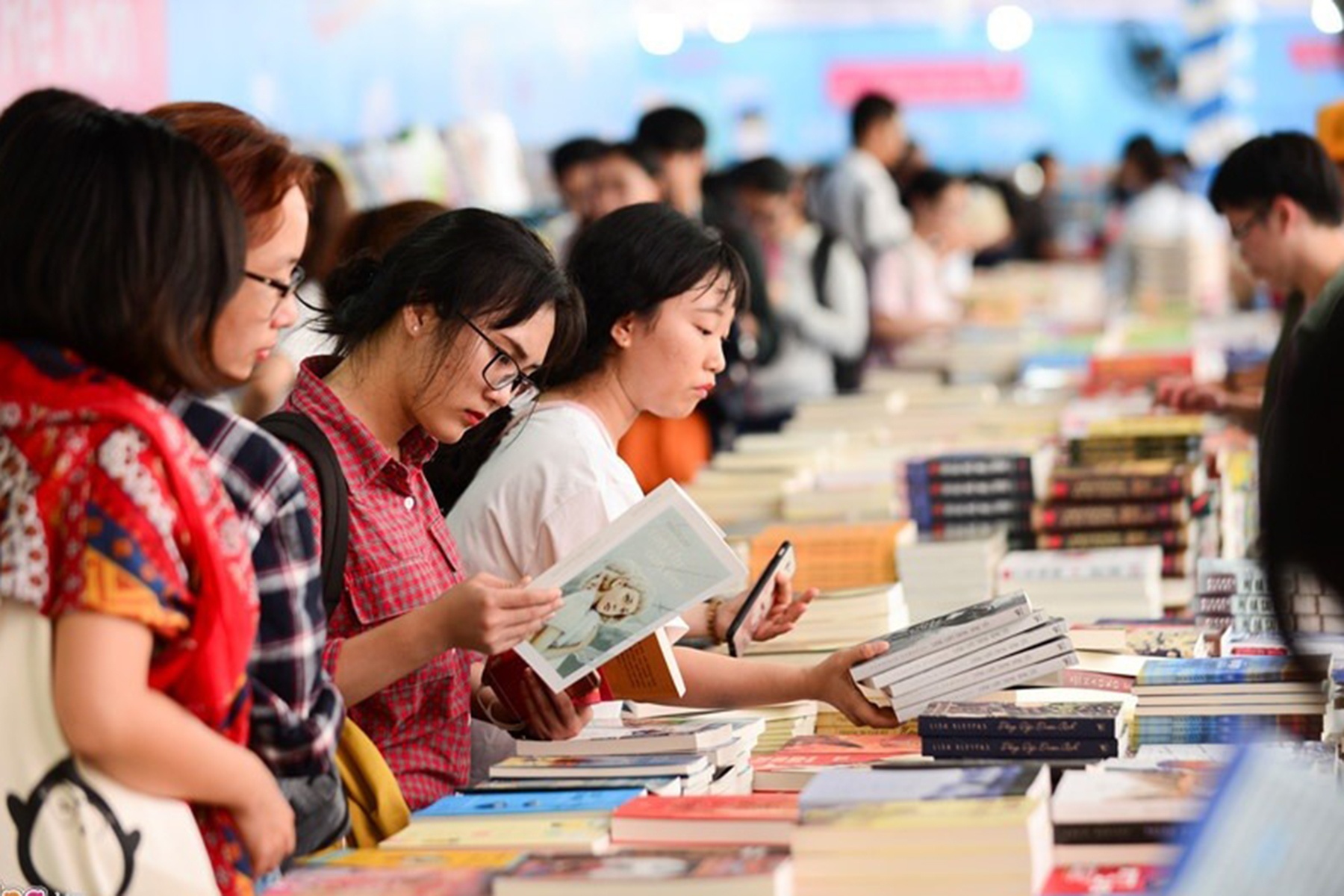 Nhin thang, khong ne tranh nhung van de cua nganh sach hinh anh