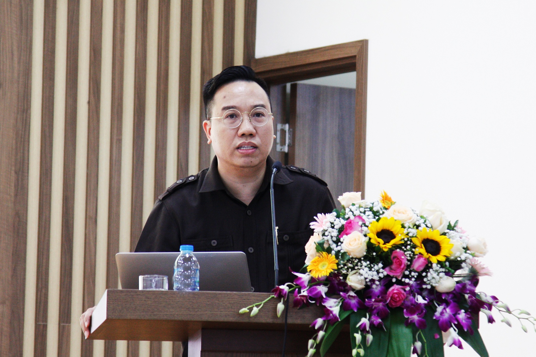 10 nam Luat Xuat ban anh 1