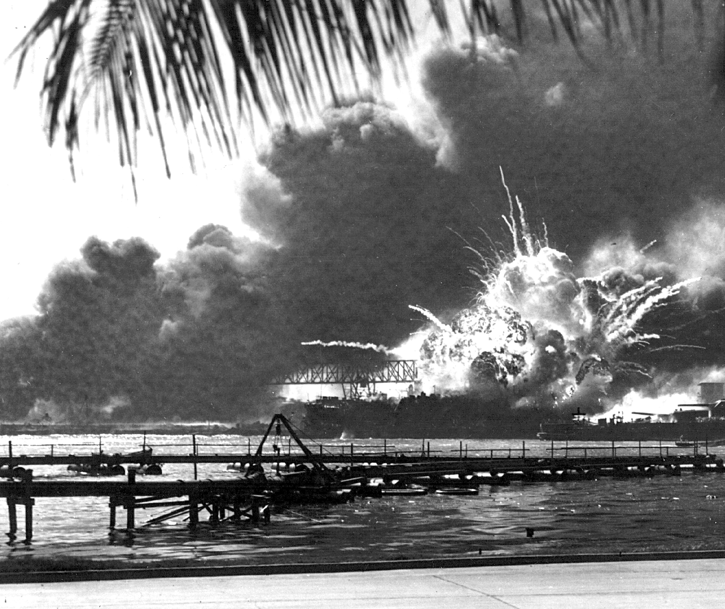 'The chien thu hai' - bien nien su ve cuoc xung dot toi te nhan loai hinh anh