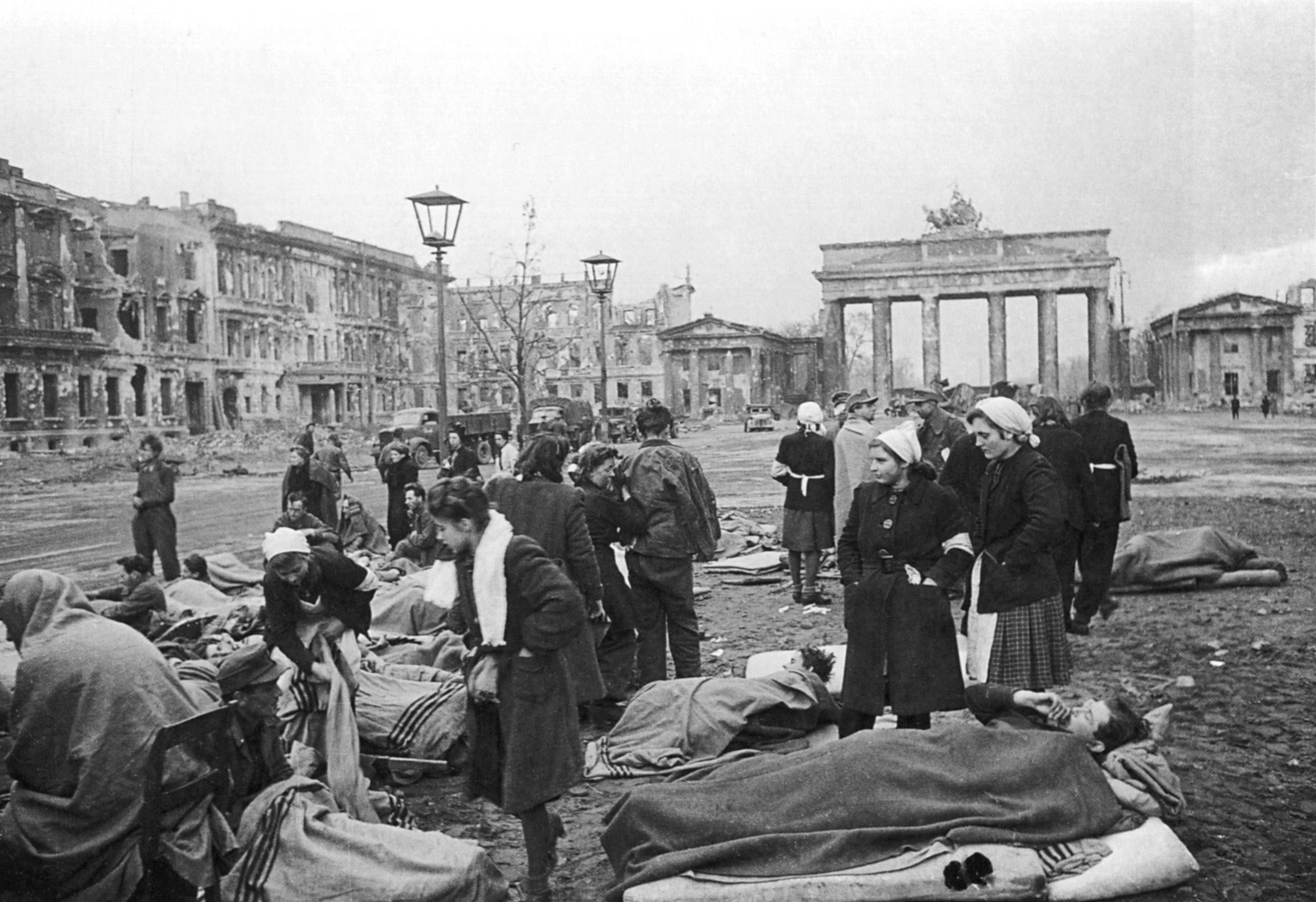 Sach The chien thu hai anh 9