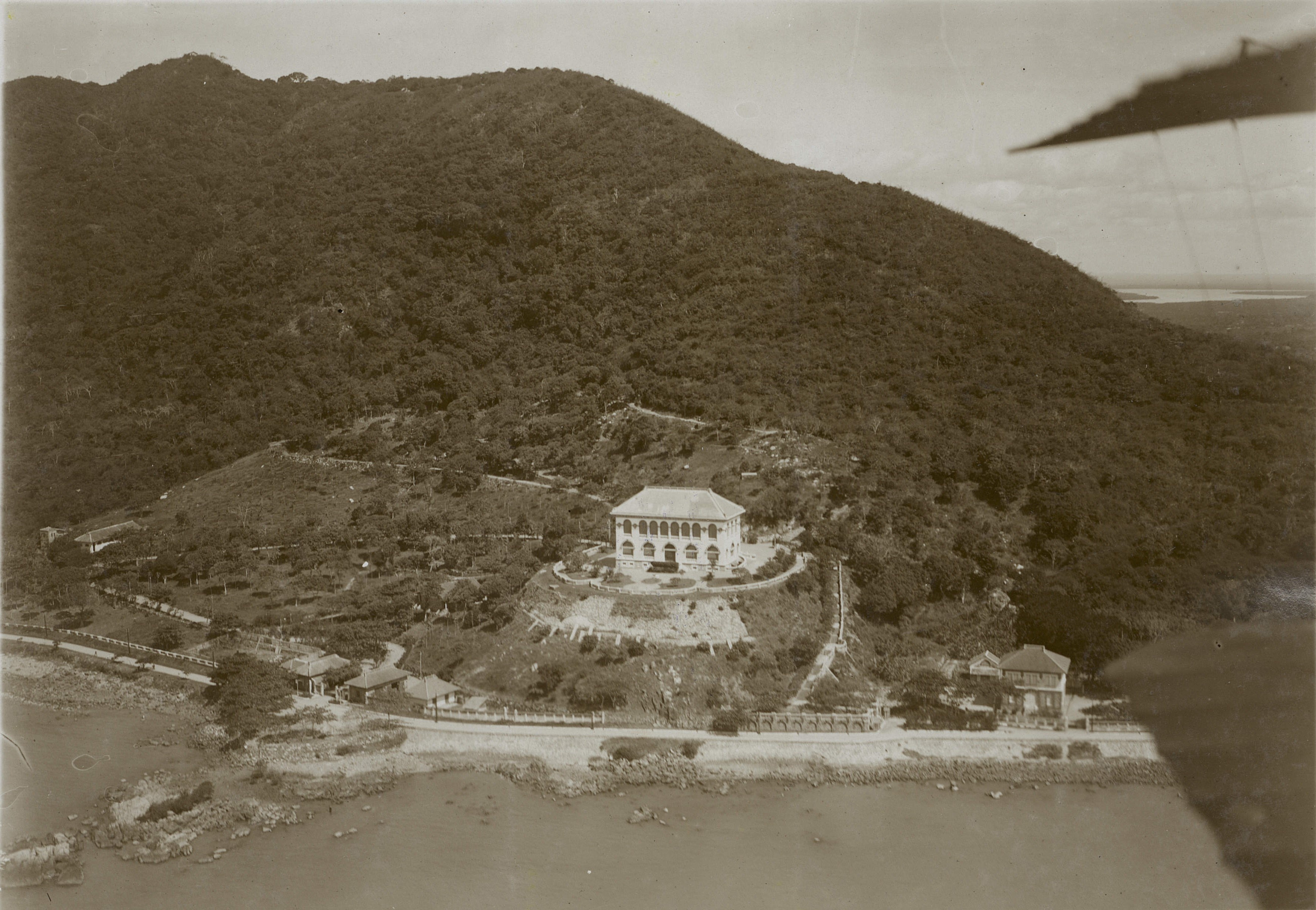 Nhung diem tron nong 100 nam truoc hinh anh