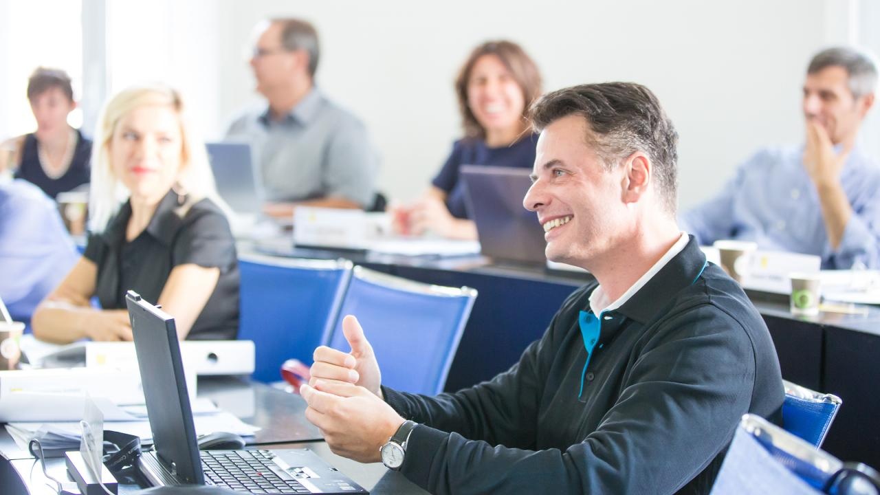 Nam 37 tuoi, toi di hoc hinh anh