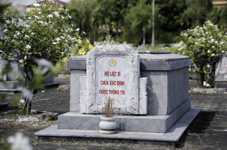 Hanh trinh di tim mo cha hinh anh