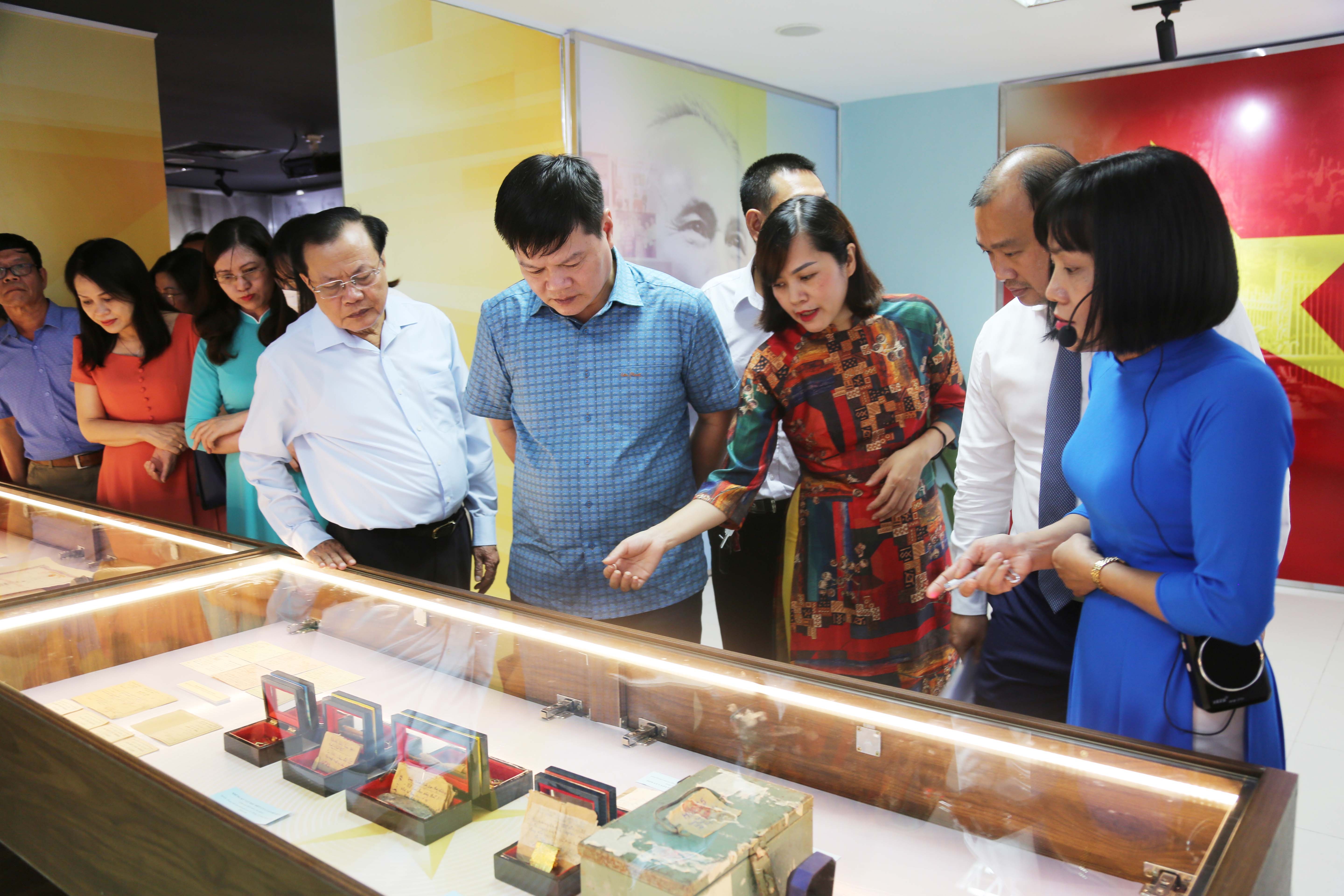 Ho so,  ky vat can bo di B anh 1