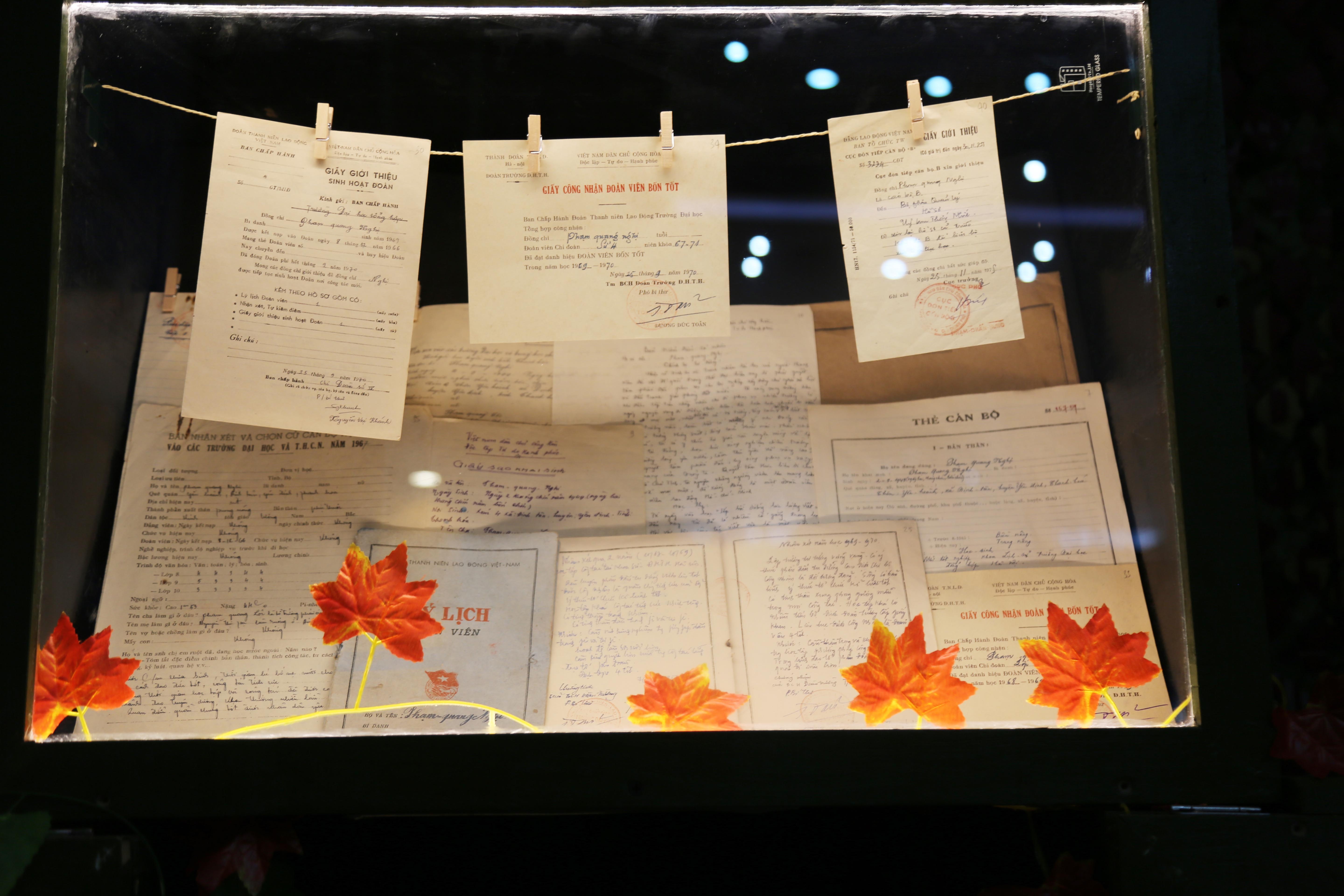 Ho so,  ky vat can bo di B anh 7