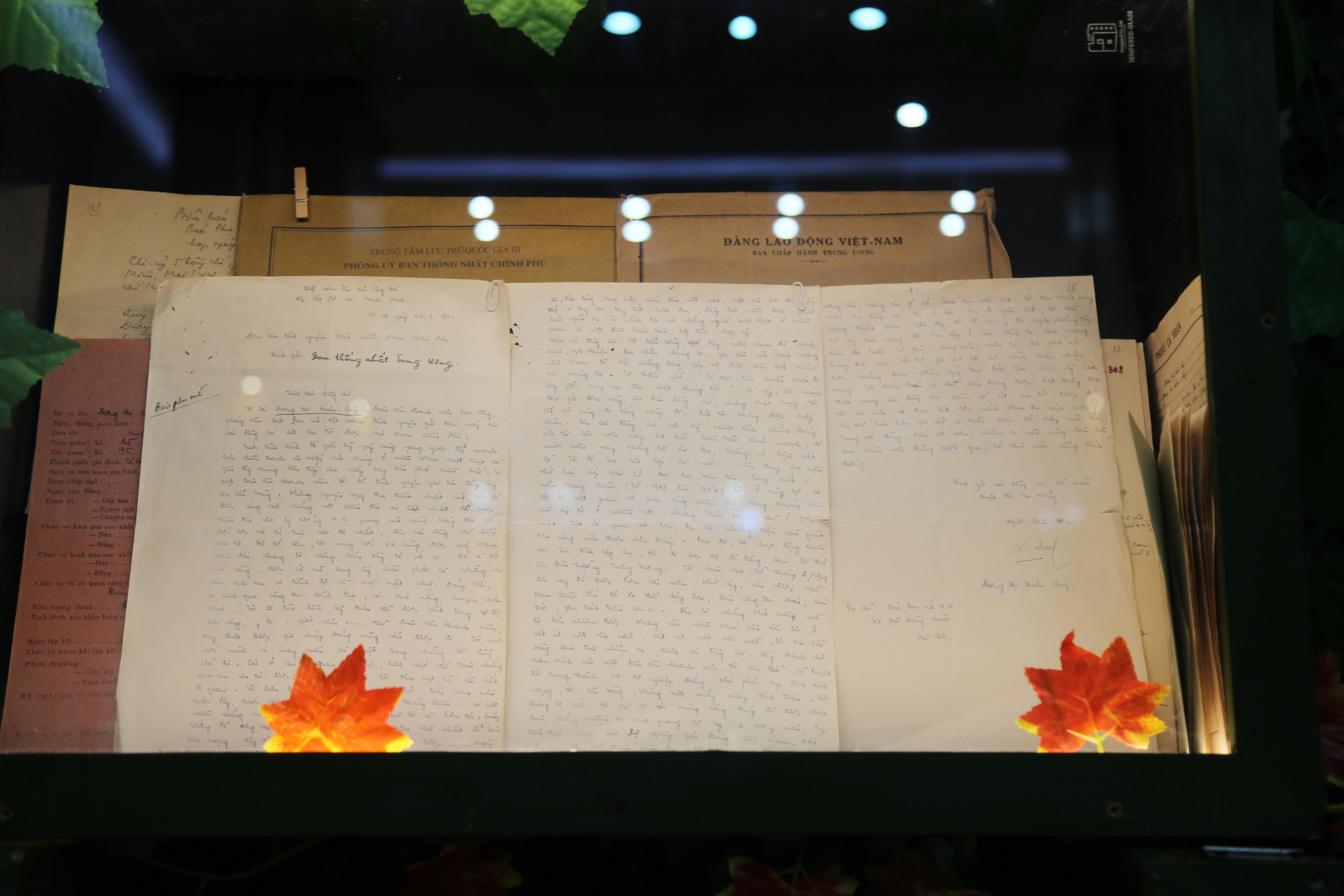 Ho so,  ky vat can bo di B anh 8