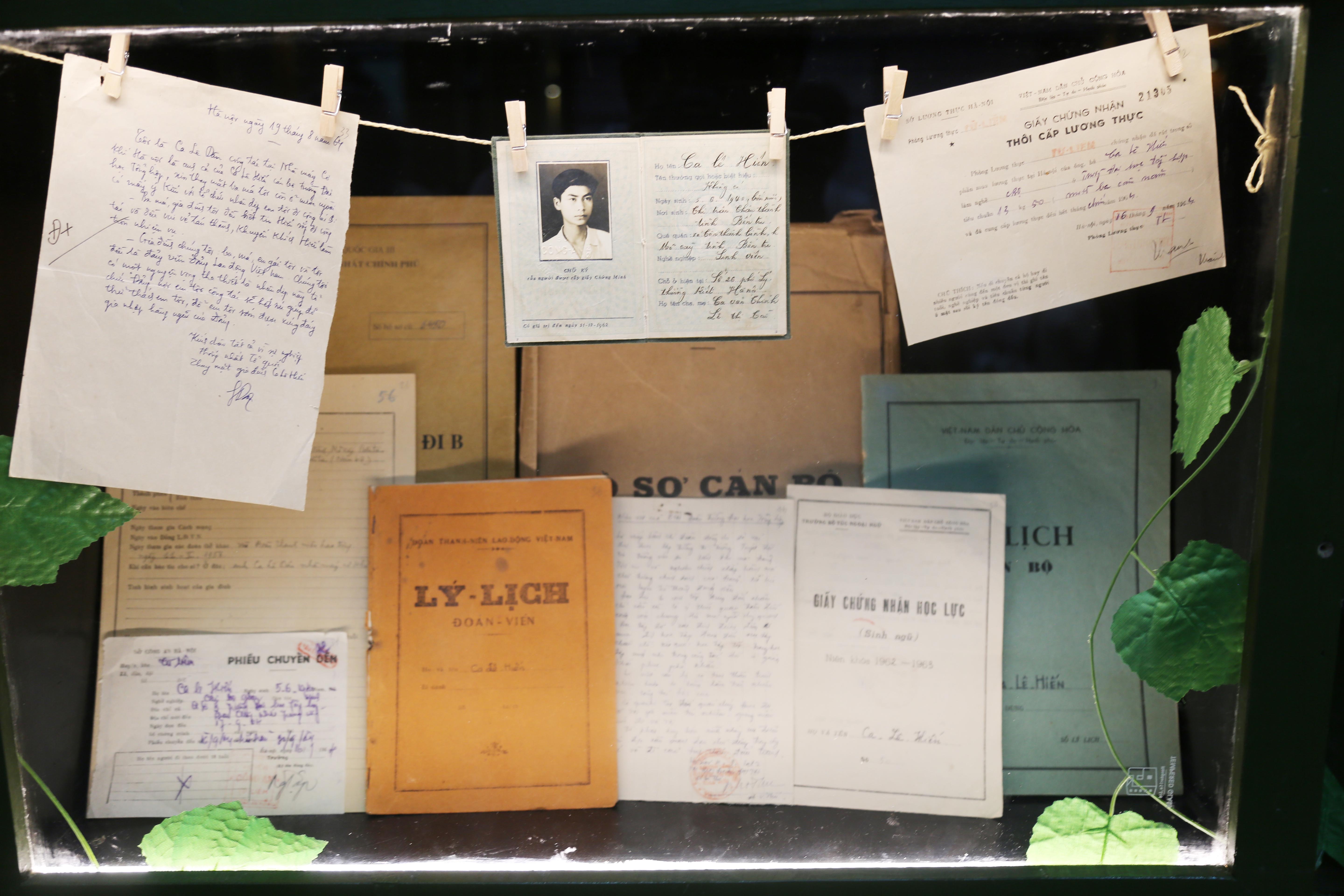 Ho so,  ky vat can bo di B anh 10