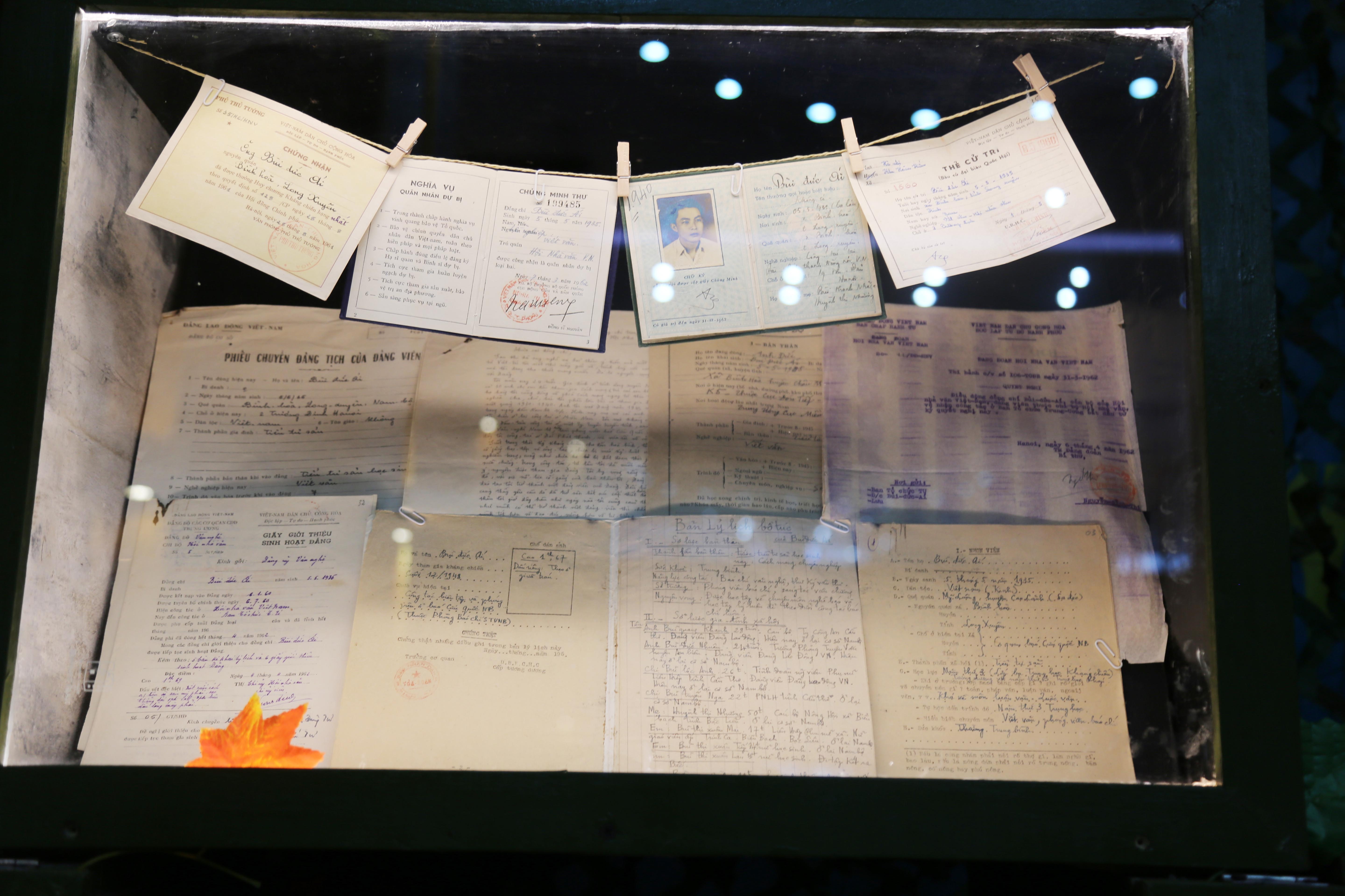 Ho so,  ky vat can bo di B anh 11