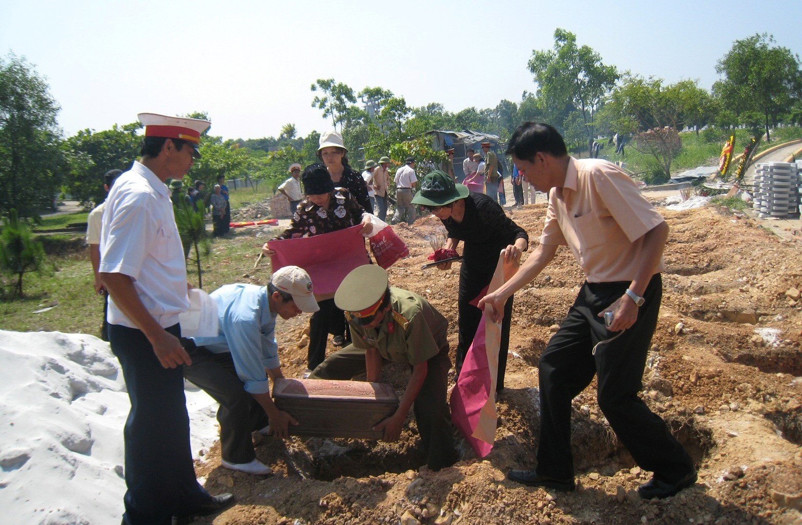 Em co linh cam rang anh khong con nua hinh anh