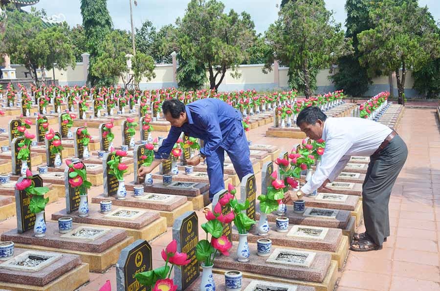 Cau chuyen trong Nghia trang liet si Chu Prong hinh anh