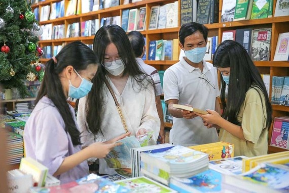 Tre em Viet viet van bang tieng anh anh 1