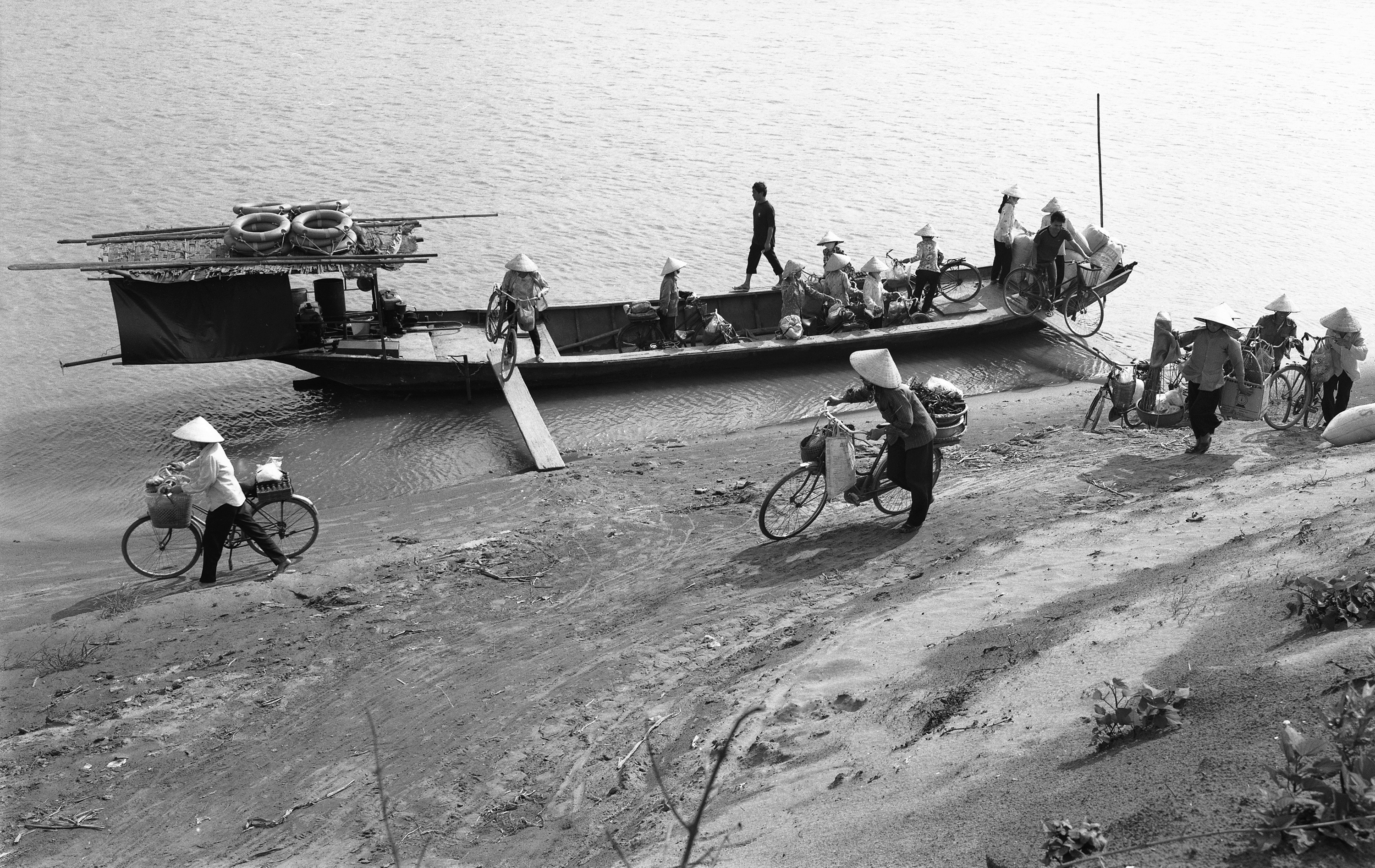 Ben do o nong thon Viet Nam qua ong kinh Nguyen Huu Tuan hinh anh