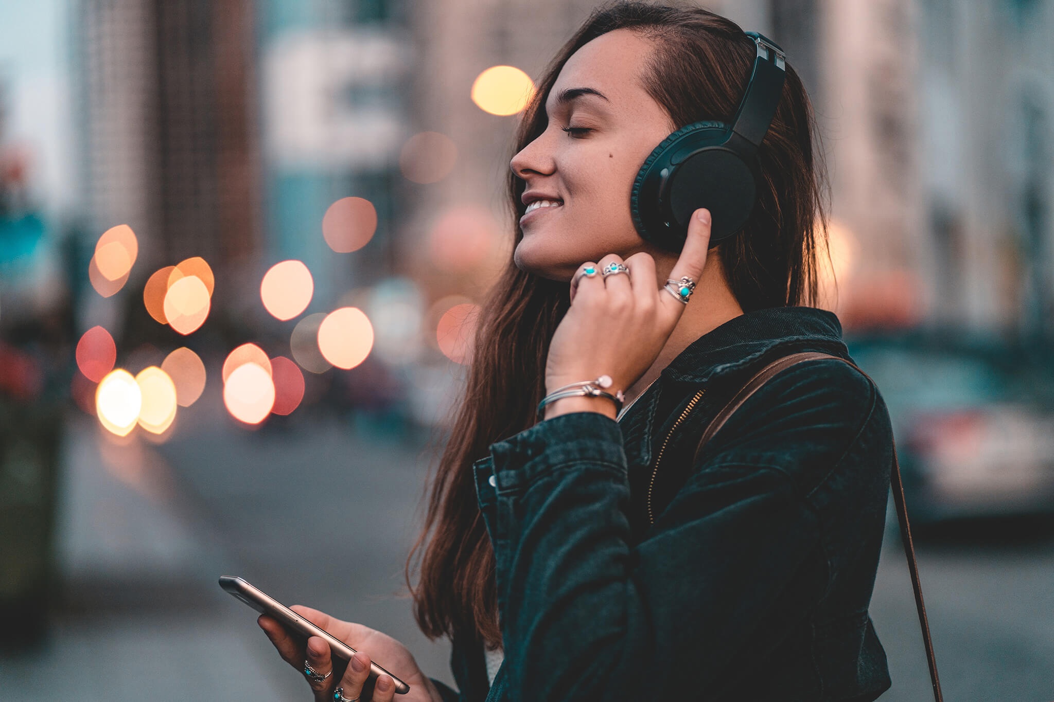 Con duong giup nghe si thang tien trong thoi dai am nhac truc tuyen hinh anh