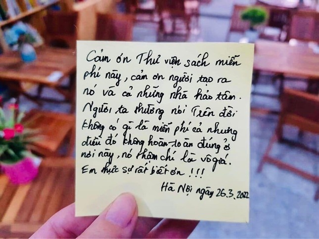 Doc sach, uong tra mien phi giua long Ha Noi hinh anh