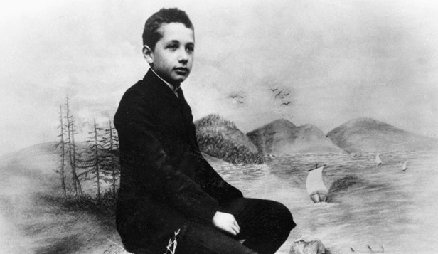 Nhung buc anh it biet ve tuoi tho cua Albert Einstein hinh anh