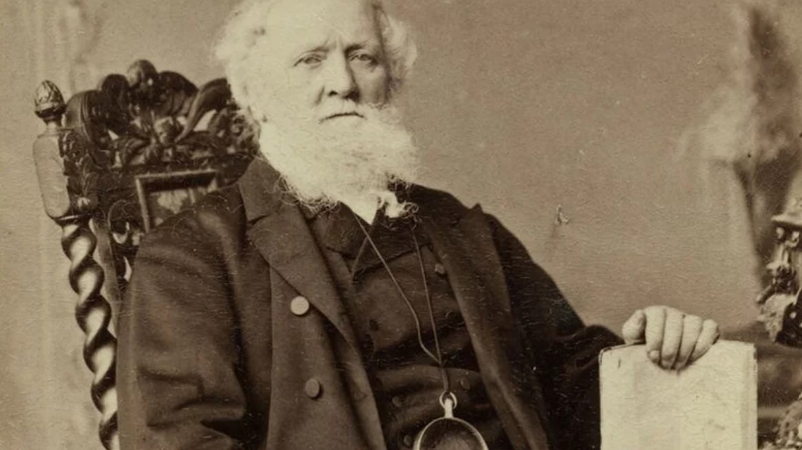 Nha suu tap sach nguoi Anh anh 1