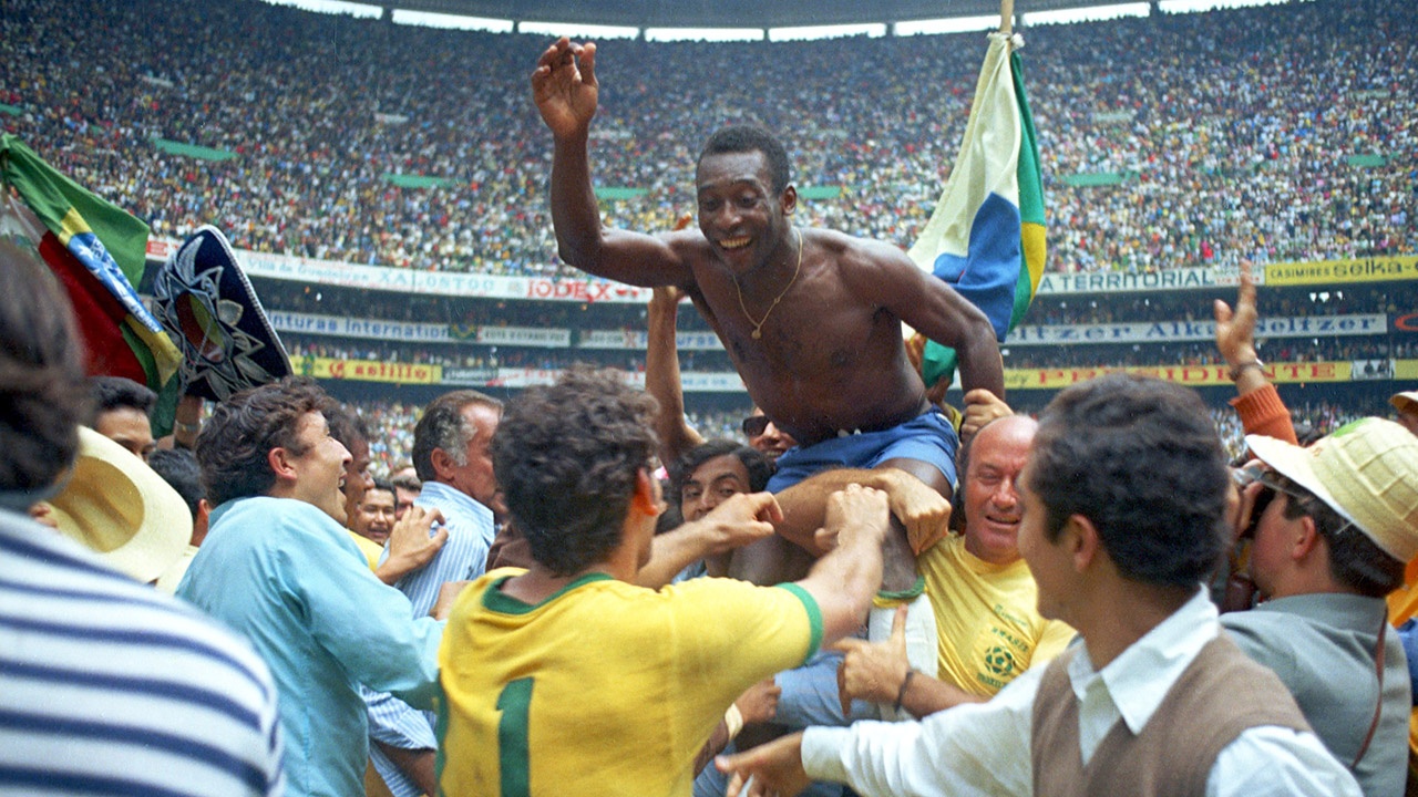 Am muu bat coc Pele trong giai dau World cup 1970 hinh anh