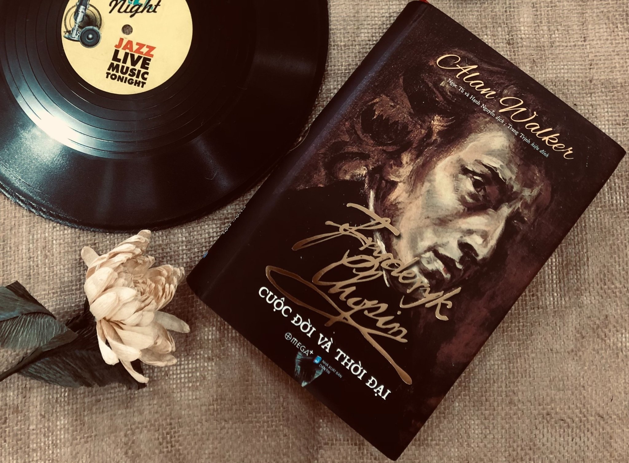 Cuon tieu su do so ve nha soan nhac Chopin hinh anh