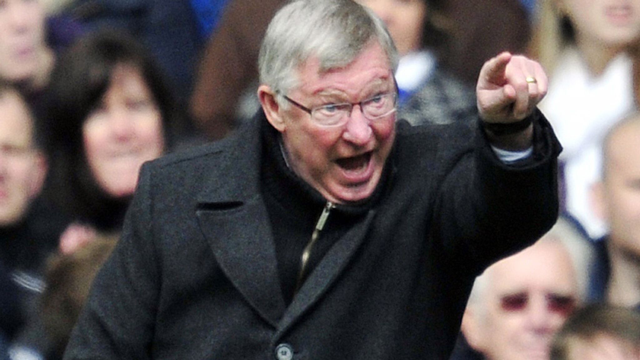 Con thinh no trong phong thay do cua Alex Ferguson hinh anh