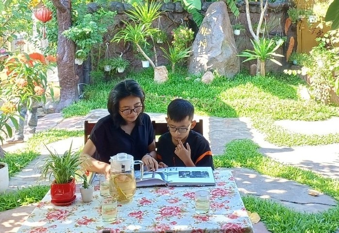 Ban be thuong nho toi chon sach cho con ho doc hinh anh