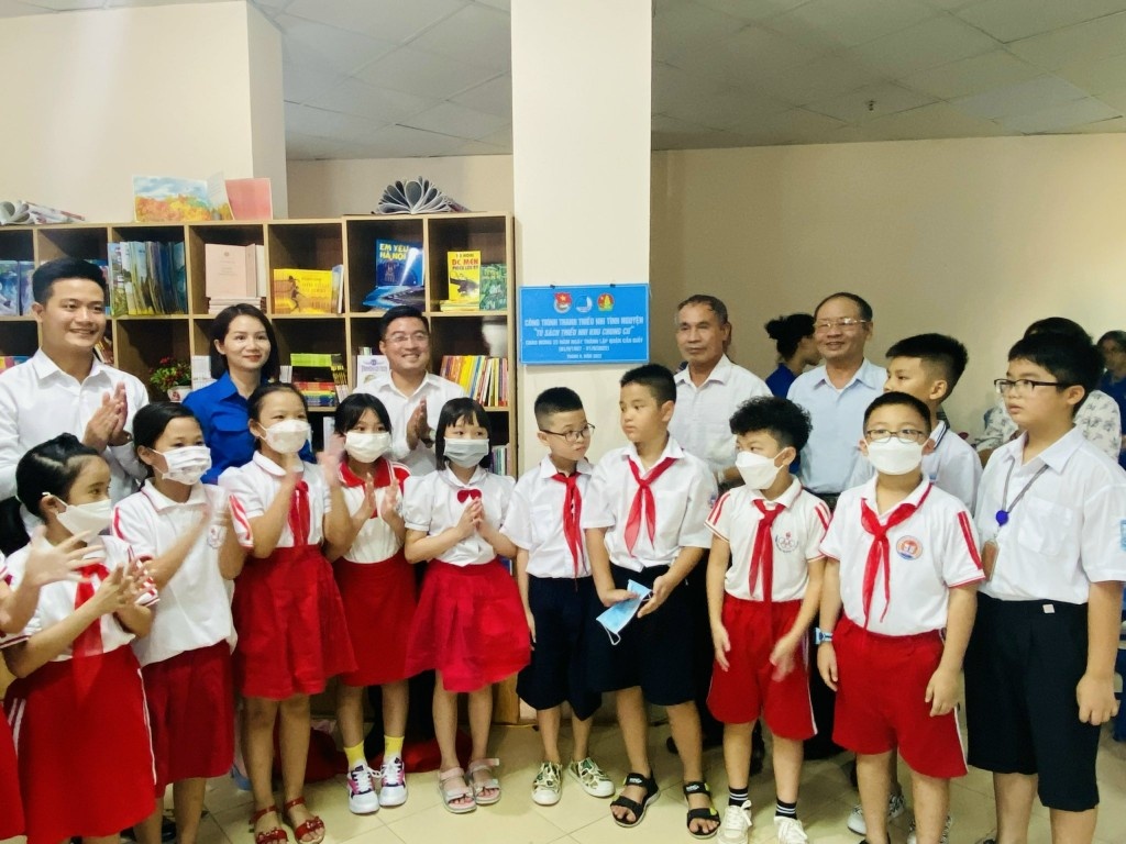 Tu sach thieu nhi anh 1