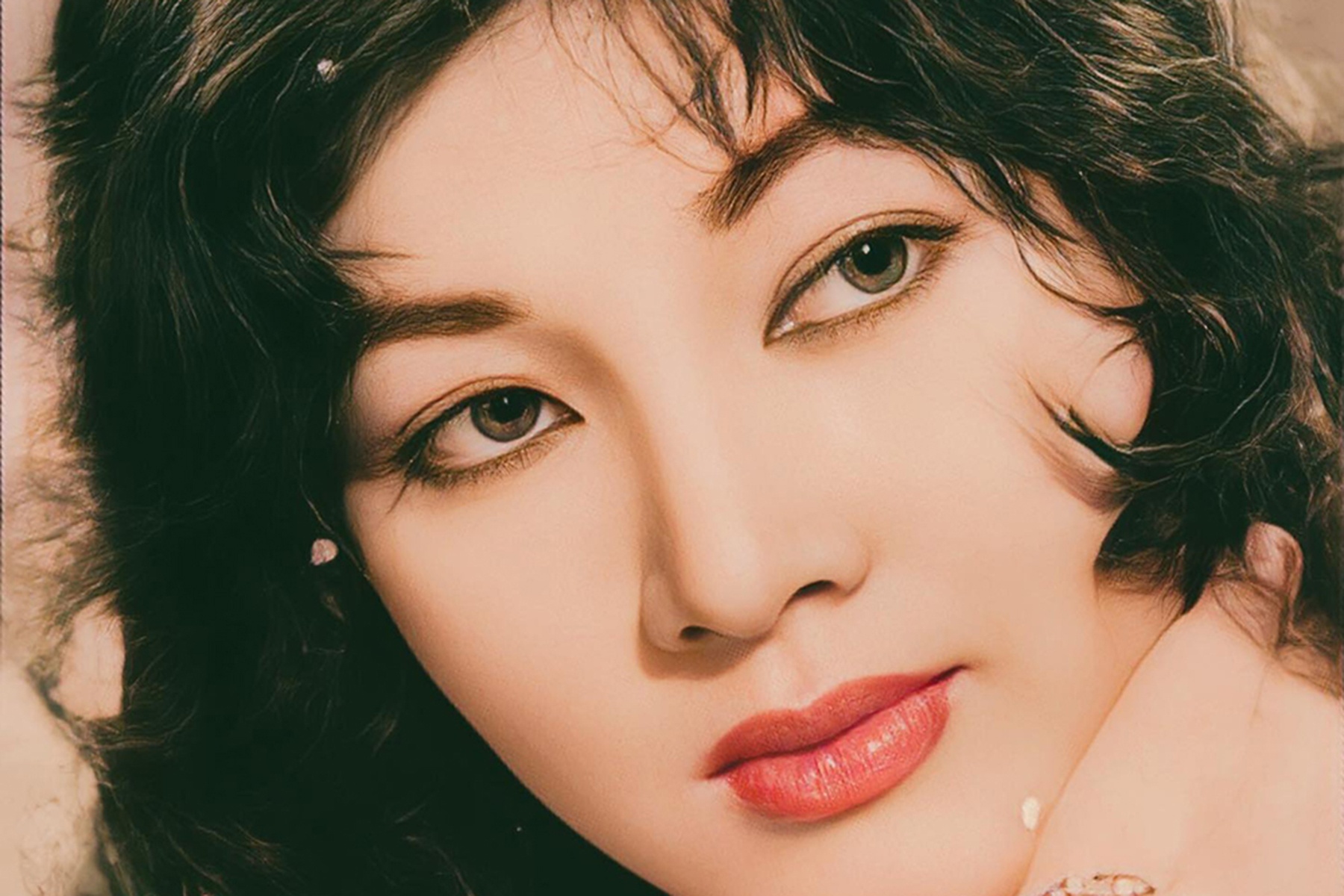 Thoi ky vang son cua Tham Thuy Hang hinh anh