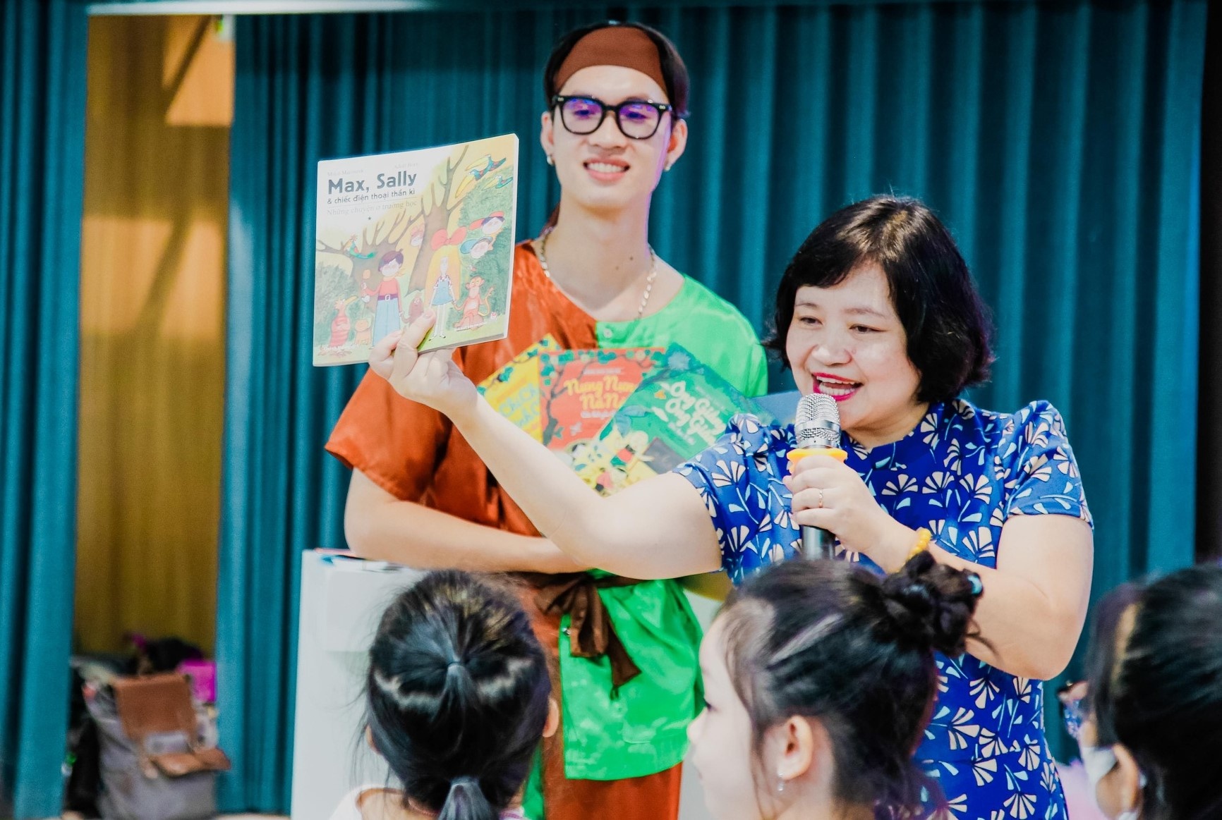 Chuong trinh doc sach 'Buoc vao canh cua than ky' hinh anh