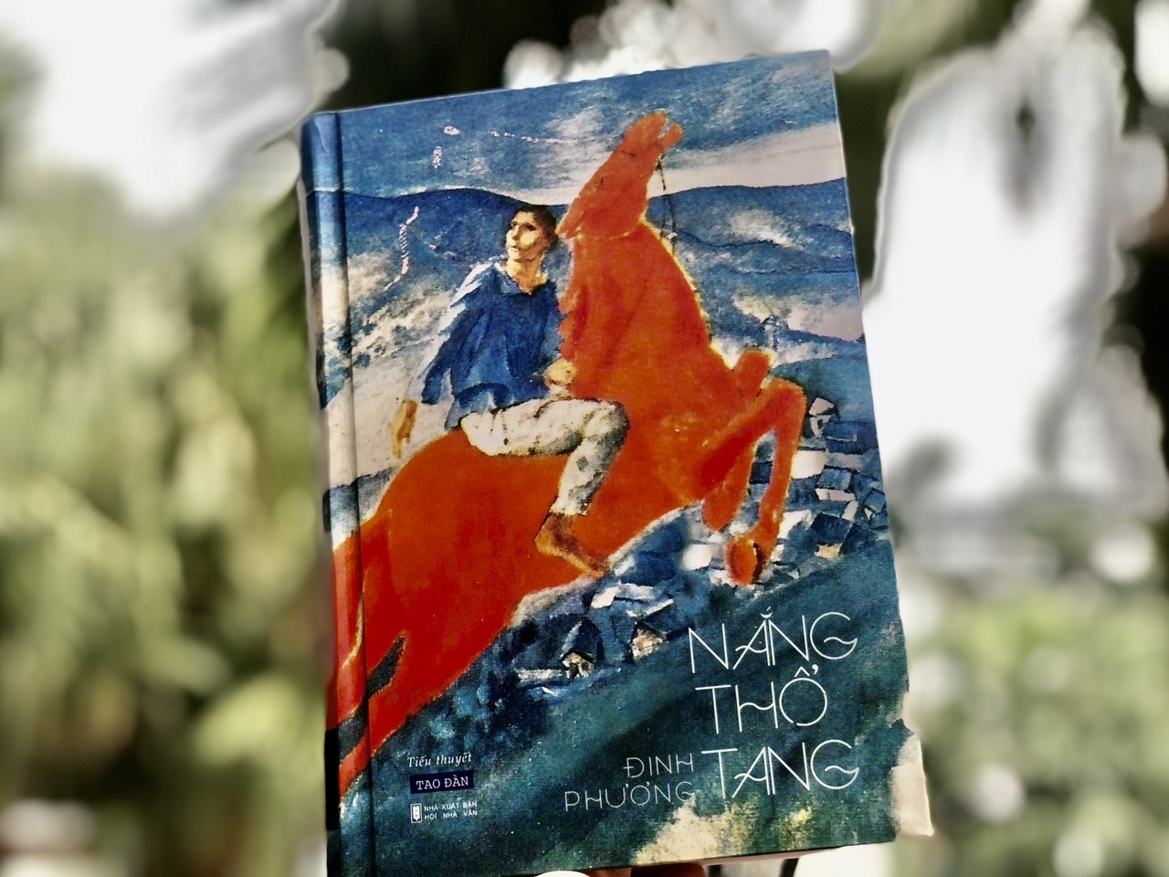 Nhung nguoi viet tre tu su ve qua khu hinh anh