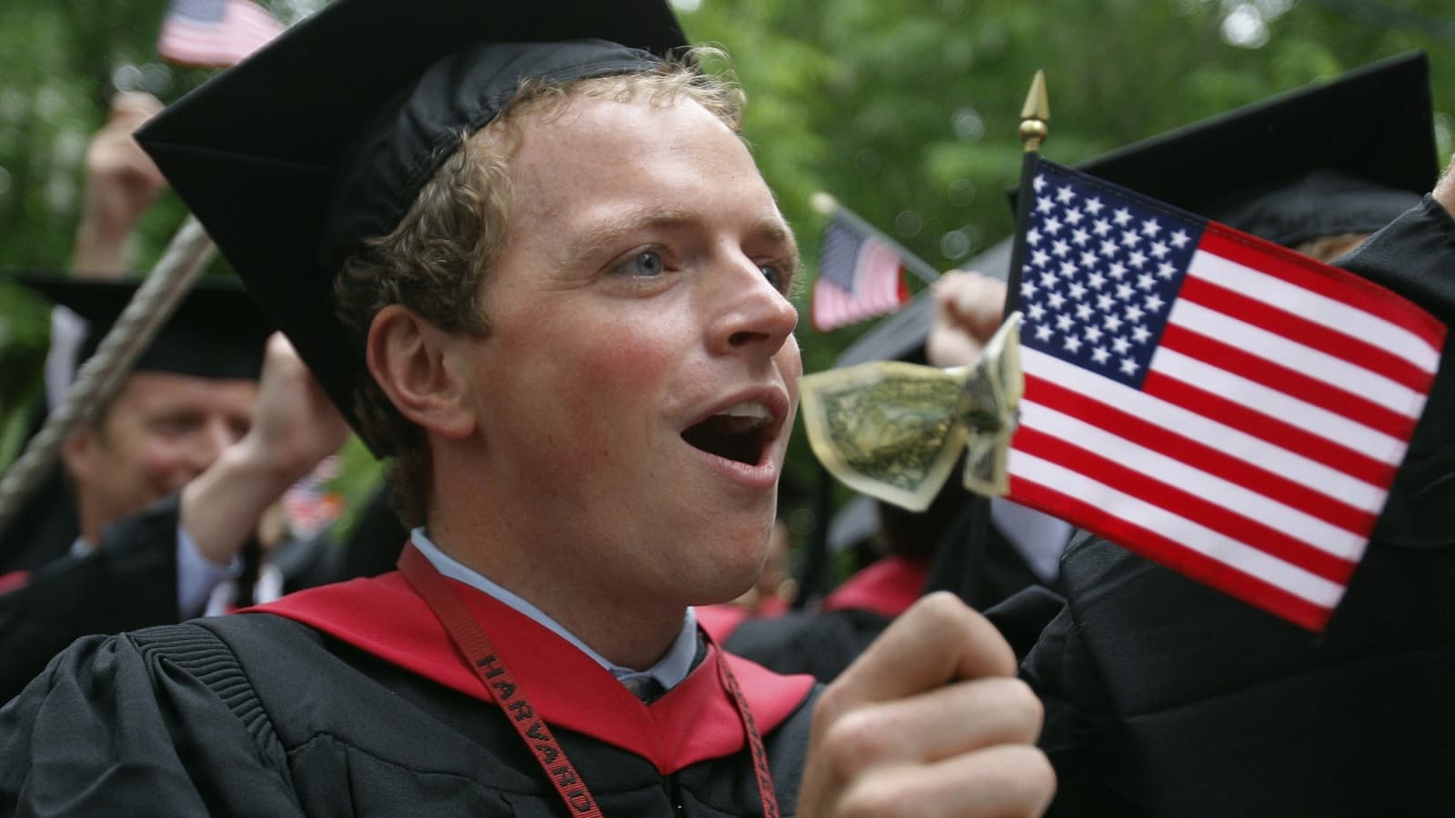 Dieu cac trieu phu My hoc o truong hinh anh