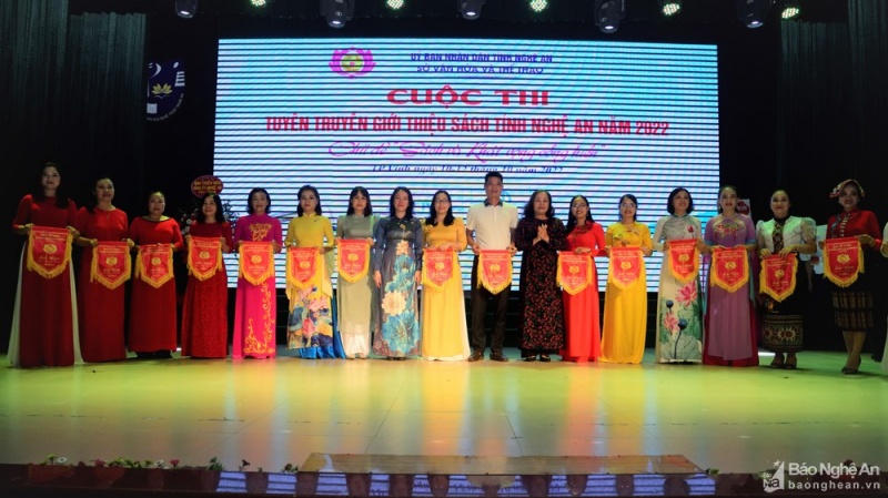 Sach khat vong cong hien anh 1