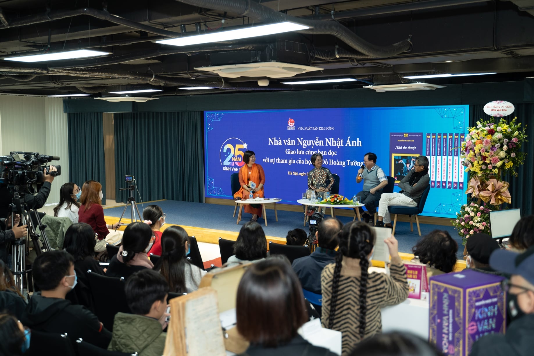 Nha van Le Phuong Lien anh 1